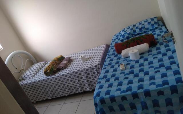 Apt completo-Ar-TV-Portaria 24h-Piscina-Praia