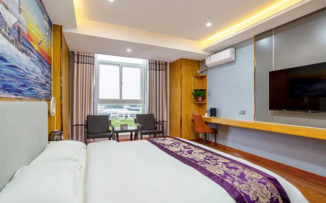 Huayi Hotel (Puyang East High-Speed Railway Station)