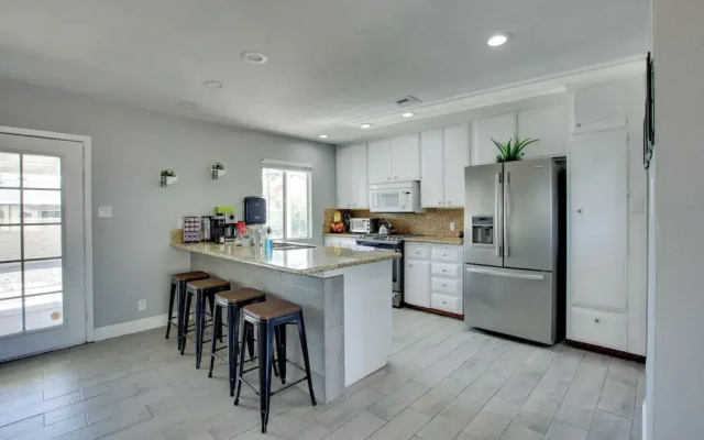 Las Vegas Retreat w/ Yard < 5 Mi to Strip!