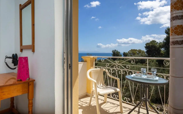 Alexandros Suites & Apartments