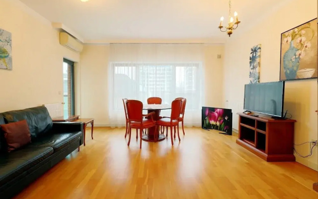 Emerald Apartment
