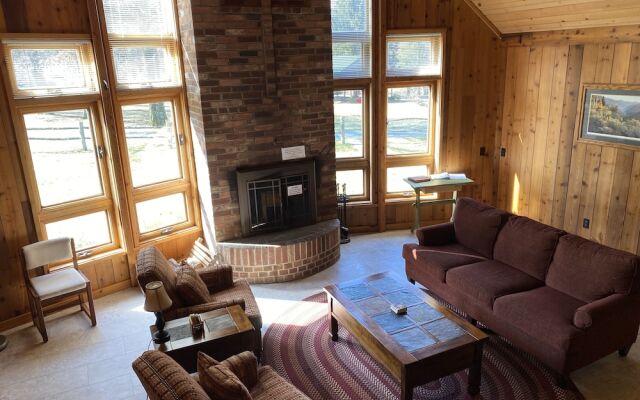 Foggy Mountain Lodge