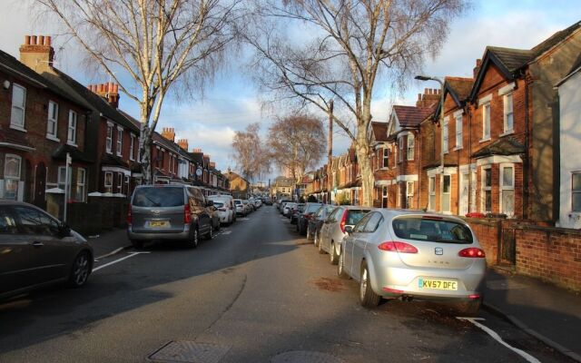 Peace-full House in Slough