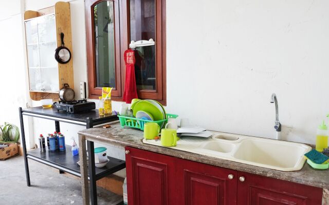 HOZ Bed and Breakfast - Hostel
