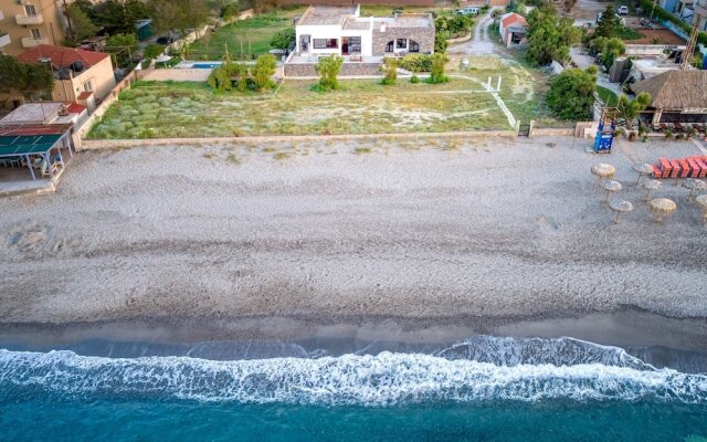 "platanias Beachfront Villa Elsa-90m To Main Square"