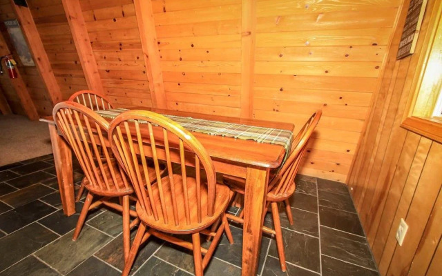 Cozy Pine Retreat #1499