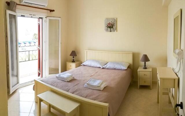 Agia Anna - Spacious 80m² Sea View Apartment - 50m from beach