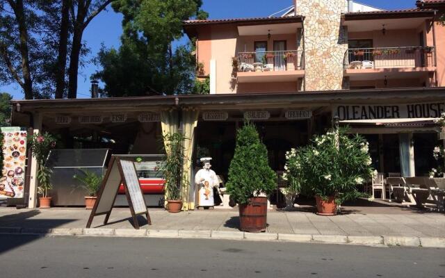 Oleander House And Tennis Club