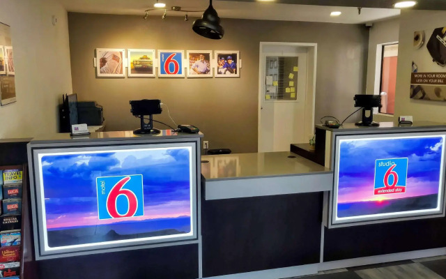 Motel 6 Fresno, CA - Yosemite Hwy