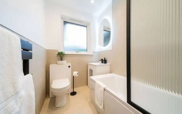 Taigh Tatha - Stylish 3 bed Home