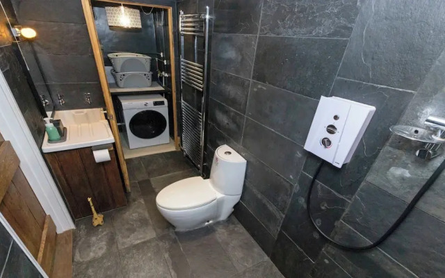 Shippenrill Croyde 6 Bedrooms, Sleeps 14, Hot Tub