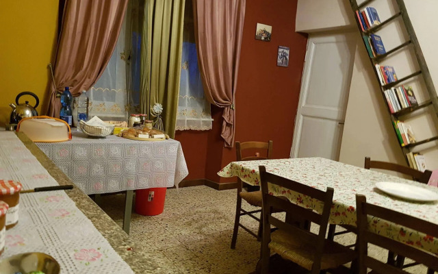 La Rosa Tra Le Vigne