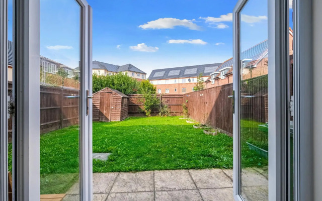 London Heathrow Living Holywell Serviced House D