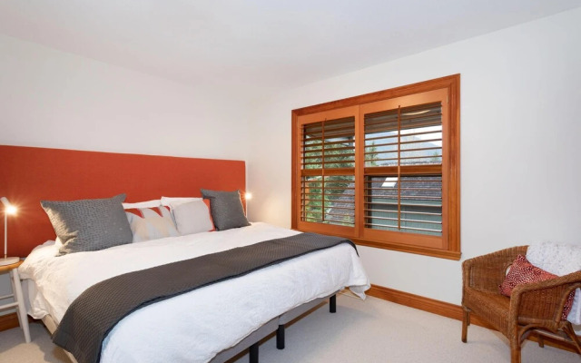 Luxury 5 Bedroom Blueberry Chalet