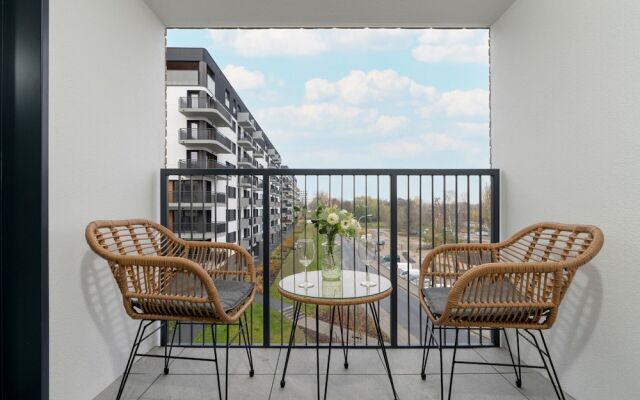 Gray Cosy Studio in Poznań by Renters