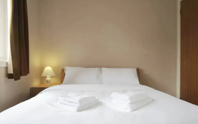 1 Bedroom Apartment By The Meadows