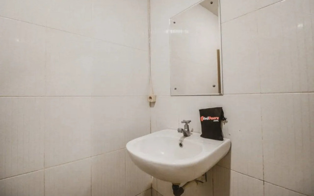 RedDoorz near RS USU Medan 3