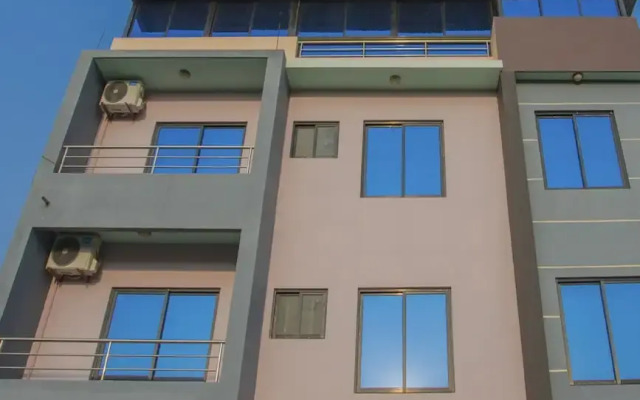 OYO 271 Hotel Golden Three