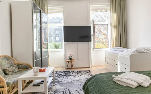 Comfortable 3BR Danube & Millenium Tower