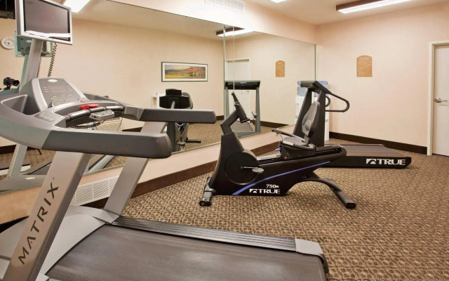 Holiday Inn Express & Suites Lawrence by IHG