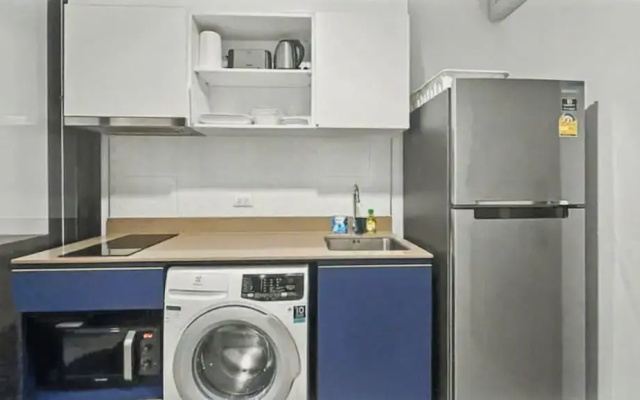 The Base - New Studio Great Location, Shared Pool