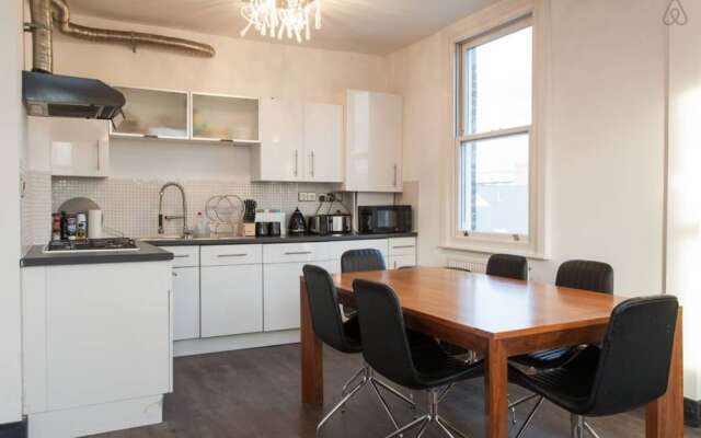 Spacious and Contemporary 3 Bedroom House