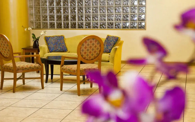 Golden Green Hotel - Charlotte