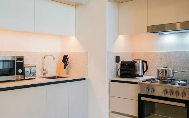 Aya - Beachfront Apartment With all Amenities and Pool