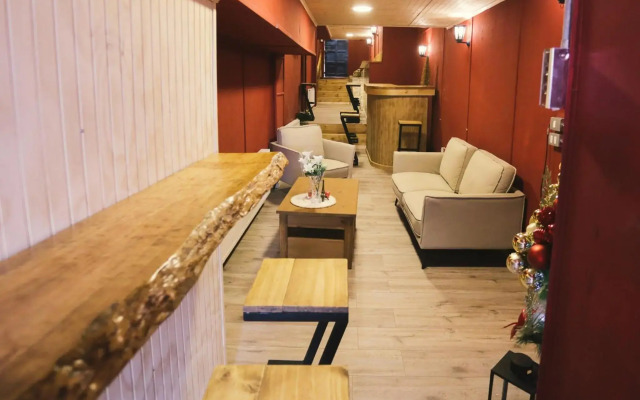 Hotel low cost y restaurant Colón