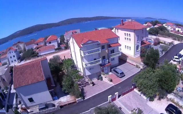 Maca - Seaview & Private Parking - A6