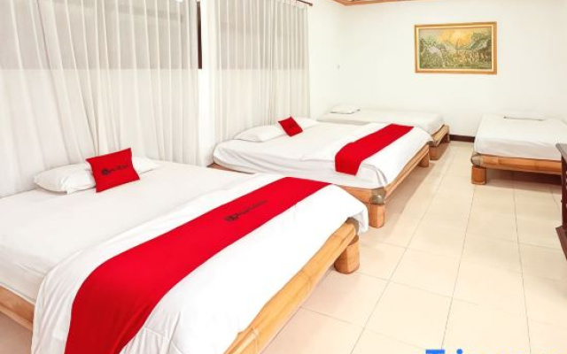 RedDoorz Near Jawa Timur Park 1