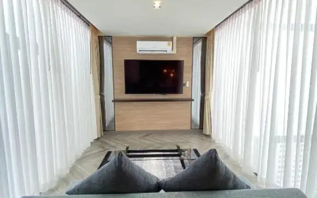 The Gold Living Life