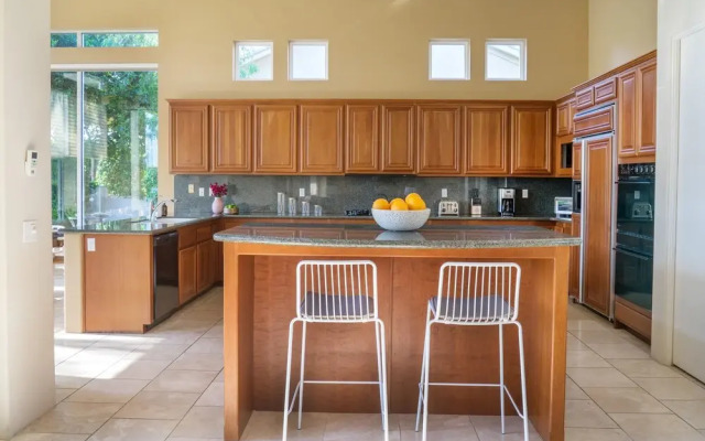 Monroe by AvantStay | Walk to Coachella! Golf Course Getaway | Sleeps 12!