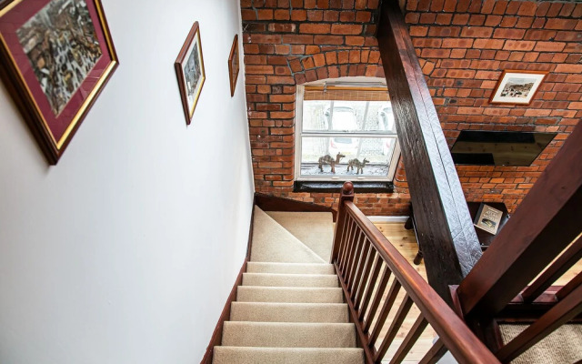 Victoria Quays Loft Apt - Free Parking