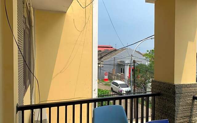 OYO Life 3082 Kost Putri Wonorejo