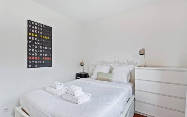 Stunning One Bedroom Apartment Sleeps 5, in Paris