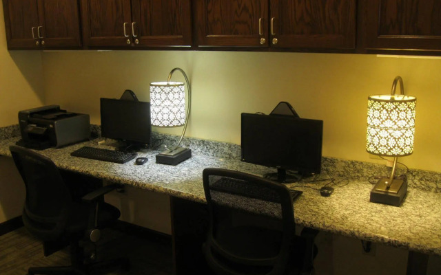 Green Mill Village Hotel & Suites, BW Signature Collection