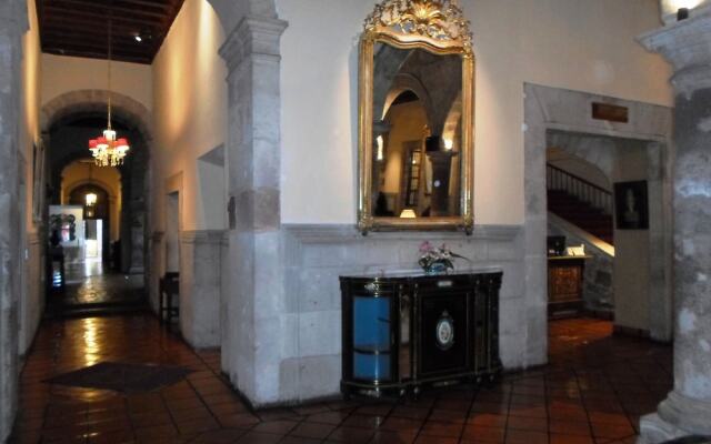 Hotel Virrey De Mendoza