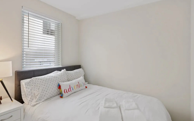 Modern Condo with Stunning Mtn Views