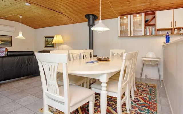 6 Person Holiday Home in Dannemare