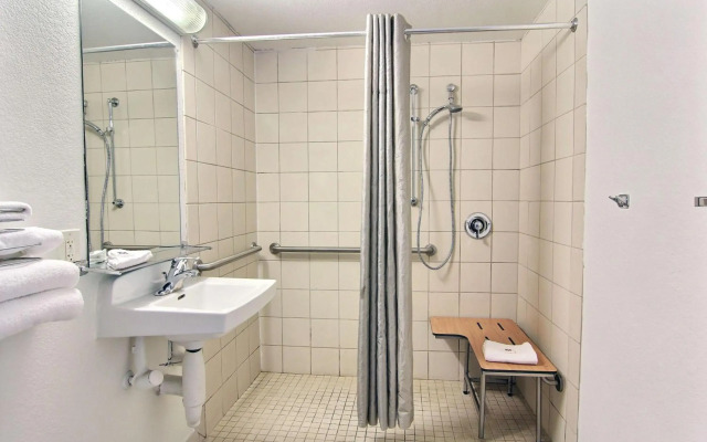 Motel 6 Austin, TX - Central Downtown UT