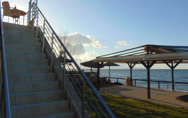 Litinas Casa-In front of the Sea