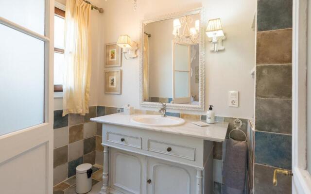 La Casita, by Teresa