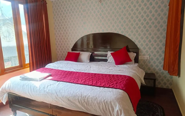 Goroomgo Chand Regency Nainital