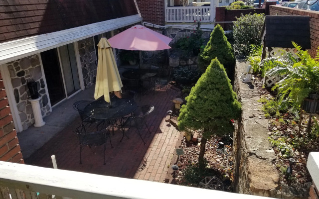 Maria's Garden and Inn