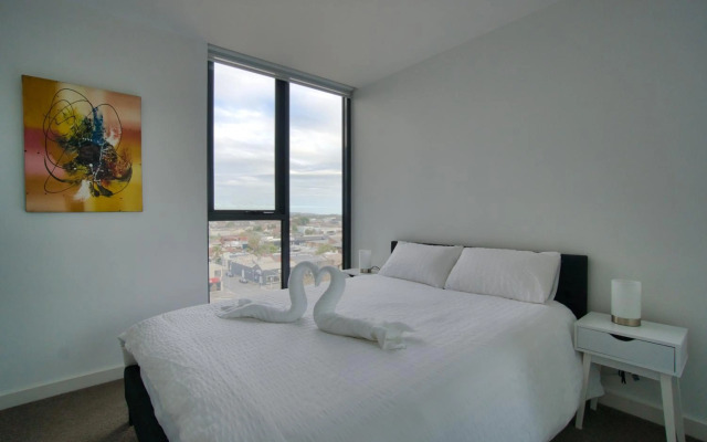 Luxury 2 Bedroom Apartment - Adelaide CBD