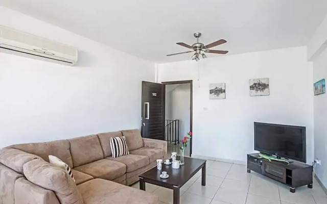 Apt Faye, Beautiful 2bdr Pernera Apartment