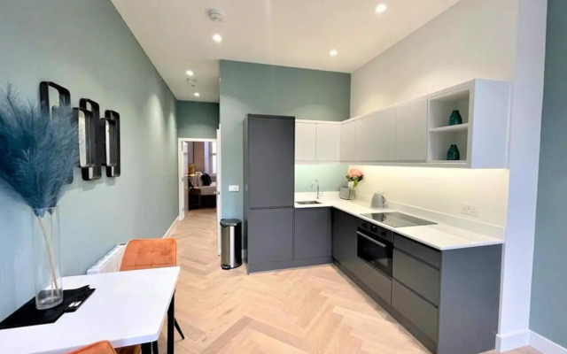 Trendy and Newly Reno'd 1 Bed Nr The Meadows