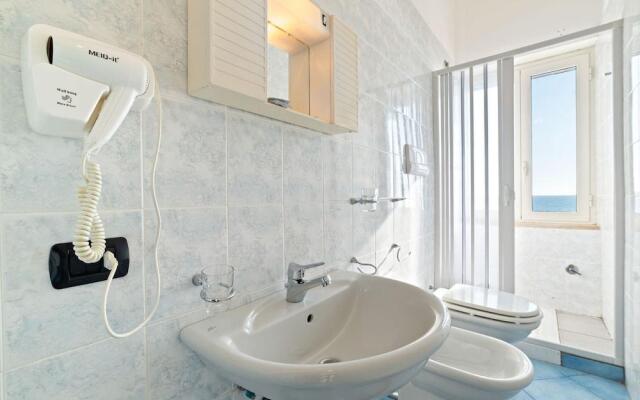 Quaint Apartment in Policastro Bussentino near Sea