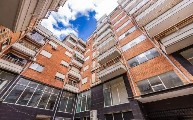 Spacious City-view Apartment Overlooking Shkod r